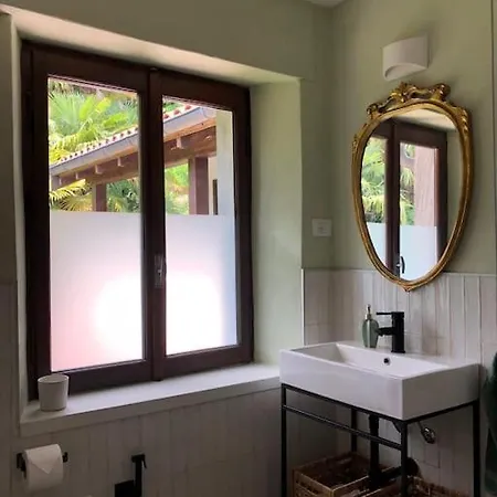 Ciao Lago: Front Row View Apartment