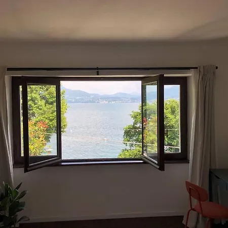Ciao Lago: Front Row View Apartment