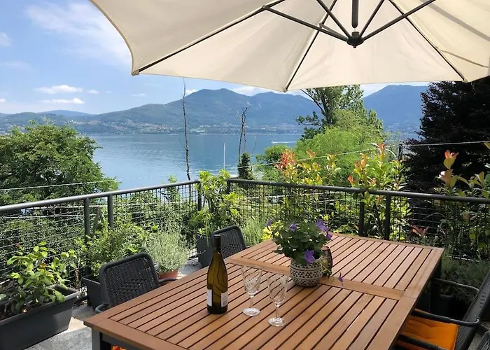 Ciao Lago: Front Row View Apartament